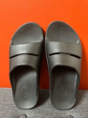 OOFOS OOahh Sport Flex Slide Recovery Sandals Black Women’s 11 / Men’s 9.0